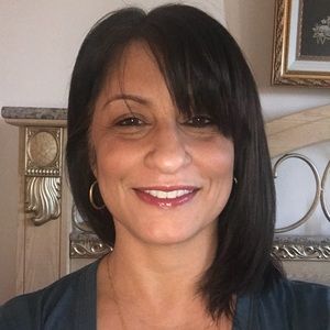 Meet your Posher, Deena